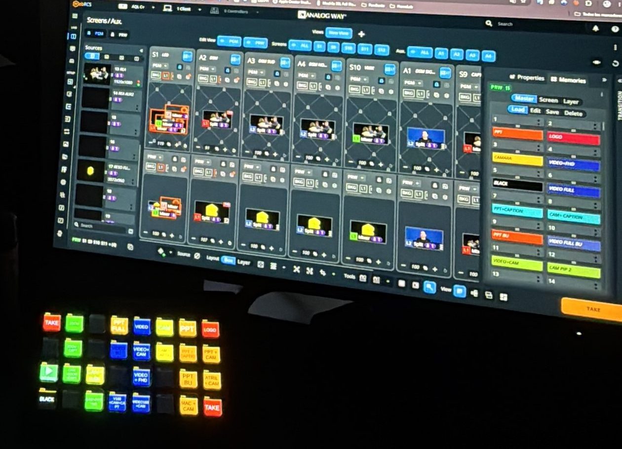 Procesador de vídeo y botonera de control en un evento
